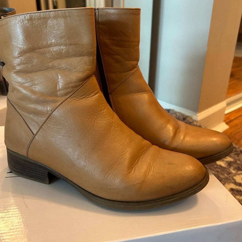 B.Unique Tan Leather Ankle Boots (Laceup)